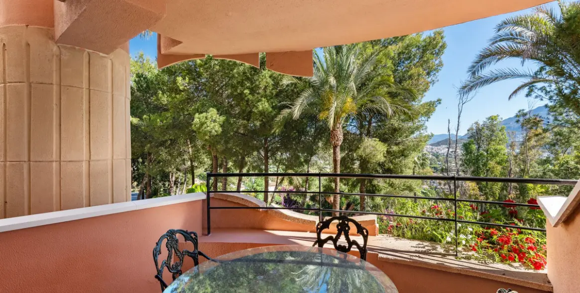 Venta de apartamento en planta media en Nueva Andalucía 23