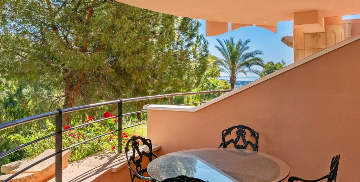 Venta de apartamento en planta media en Nueva Andalucía 24