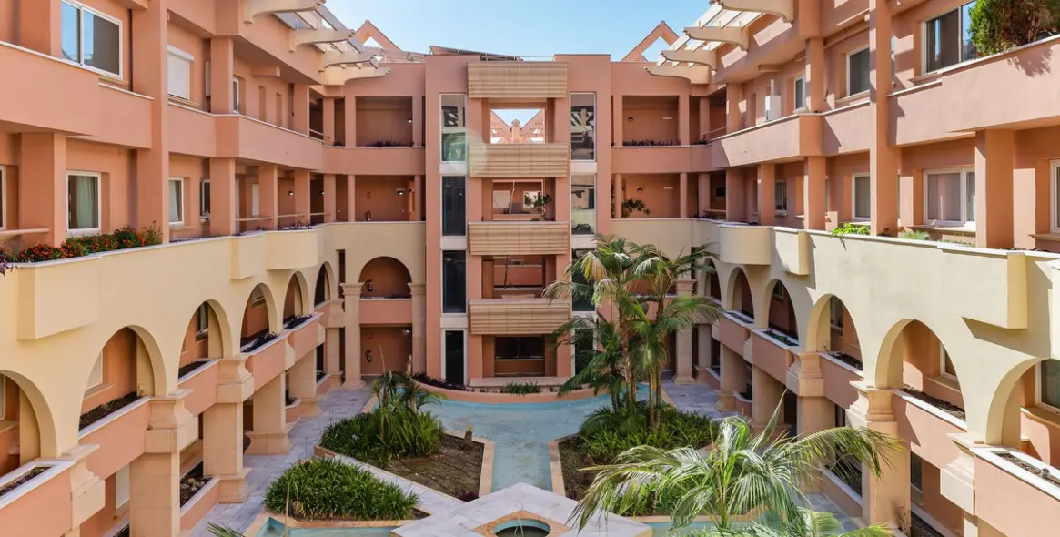 Venta de apartamento en planta media en Nueva Andalucía 27