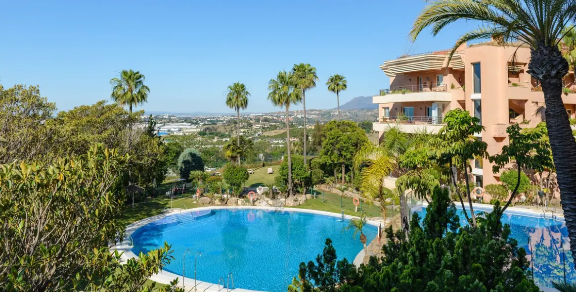 Venta de apartamento en planta media en Nueva Andalucía 29
