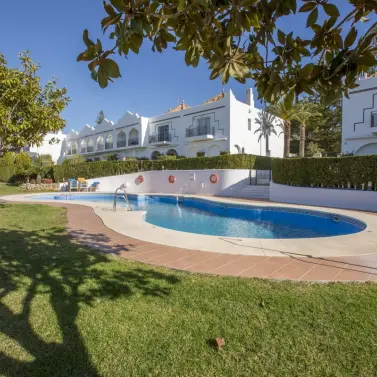 Venta de casa pareada en Nueva Andalucía