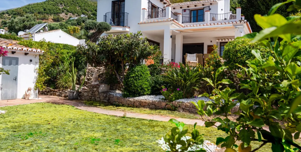 Продажа  отдельно стоящей виллы в Mijas 3