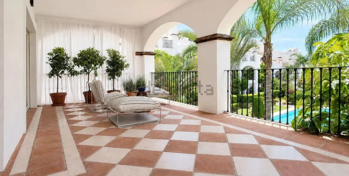 Venta de apartamento en planta baja en Nagüeles 2