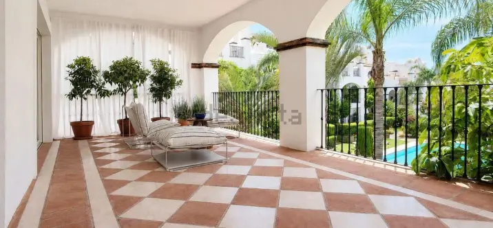 Venta de apartamento en planta baja en Nagüeles 1