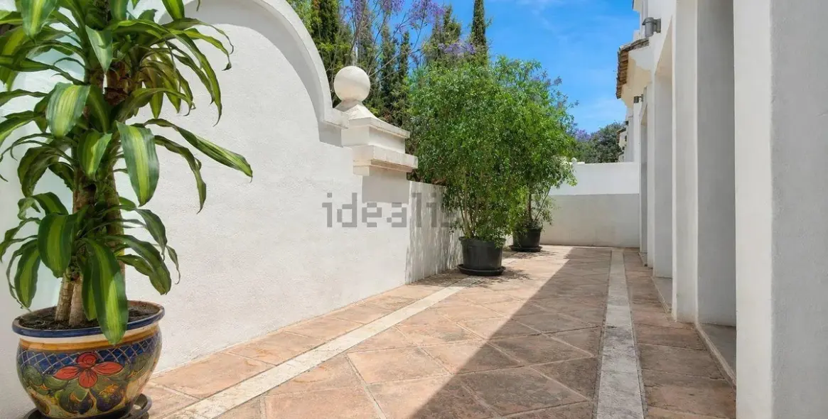 Venta de apartamento en planta baja en Nagüeles 3