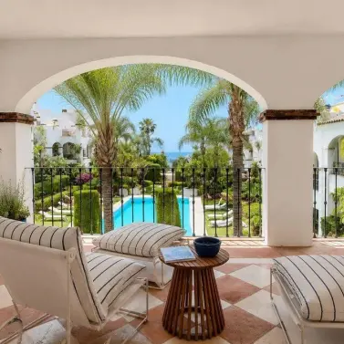 Venta de apartamento en planta baja en Nagüeles