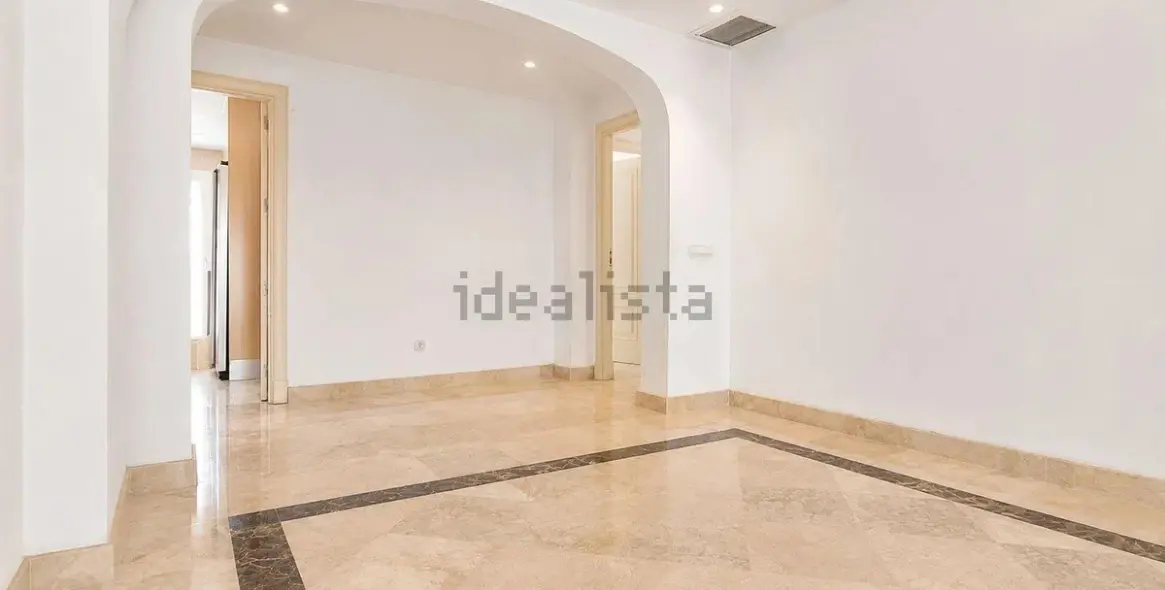 Venta de apartamento en planta baja en Nagüeles 6