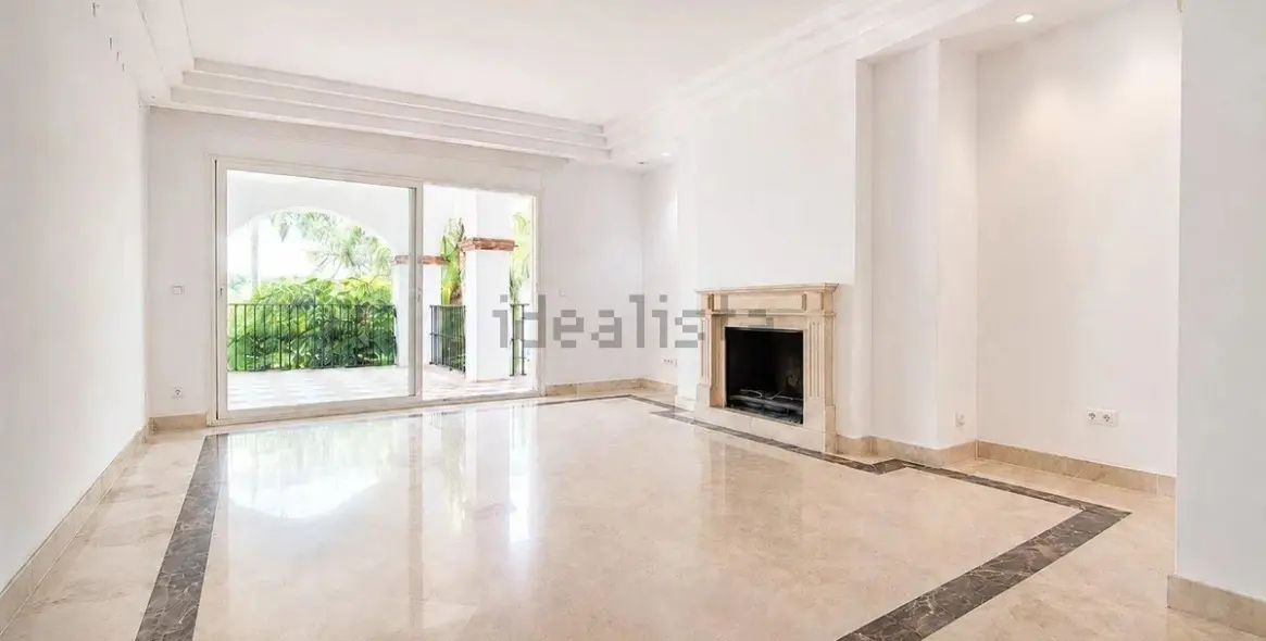 Venta de apartamento en planta baja en Nagüeles 10