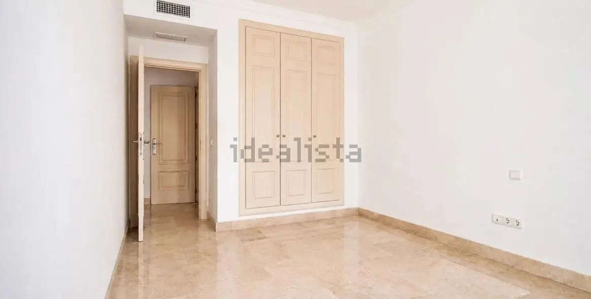 Venta de apartamento en planta baja en Nagüeles 12