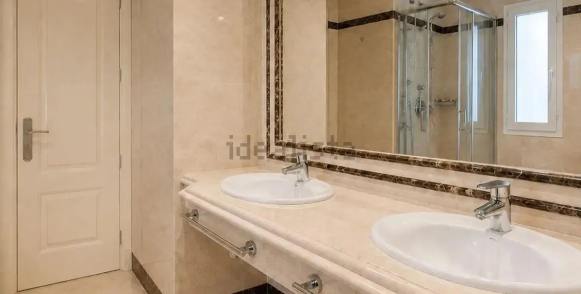 Venta de apartamento en planta baja en Nagüeles 14