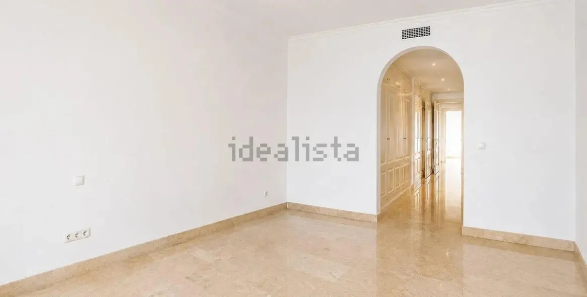 Venta de apartamento en planta baja en Nagüeles 20