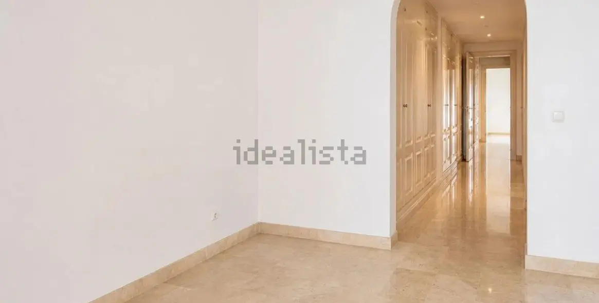 Venta de apartamento en planta baja en Nagüeles 21
