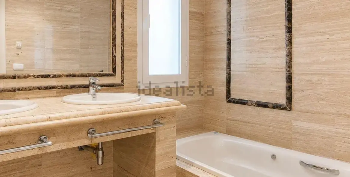 Venta de apartamento en planta baja en Nagüeles 22