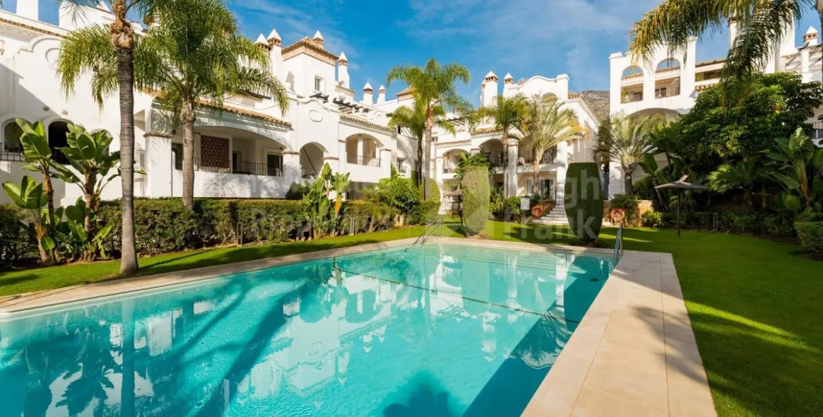 Venta de apartamento en planta baja en Nagüeles 28