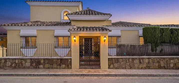 Venta de villa independiente en Bahía de Marbella 0