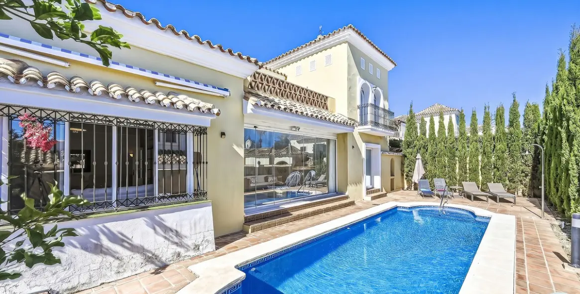 Venta de villa independiente en Bahía de Marbella 4