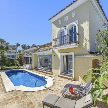 Venta de villa independiente en Bahía de Marbella