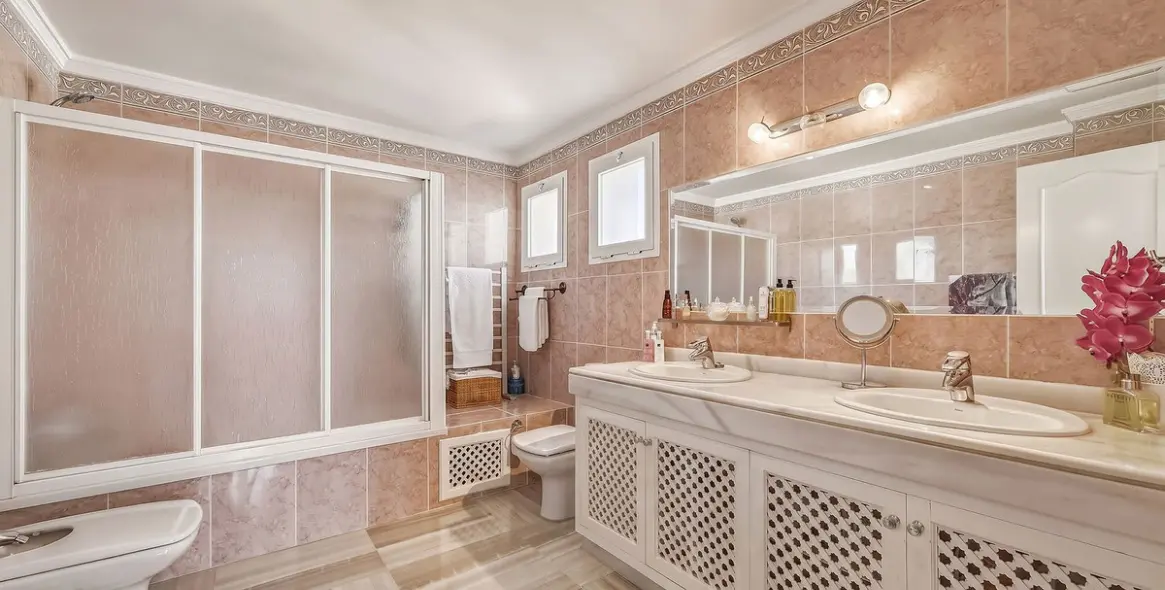 Venta de villa independiente en Bahía de Marbella 35
