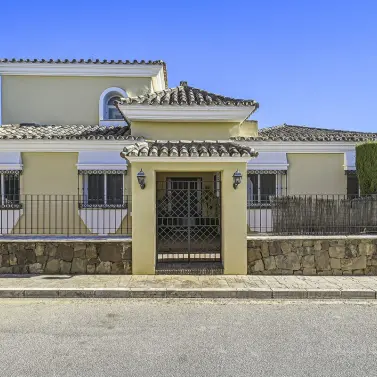 Продажа  отдельно стоящей виллы в Bahía de Marbella