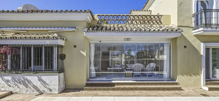 Продажа  отдельно стоящей виллы в Bahía de Marbella 4