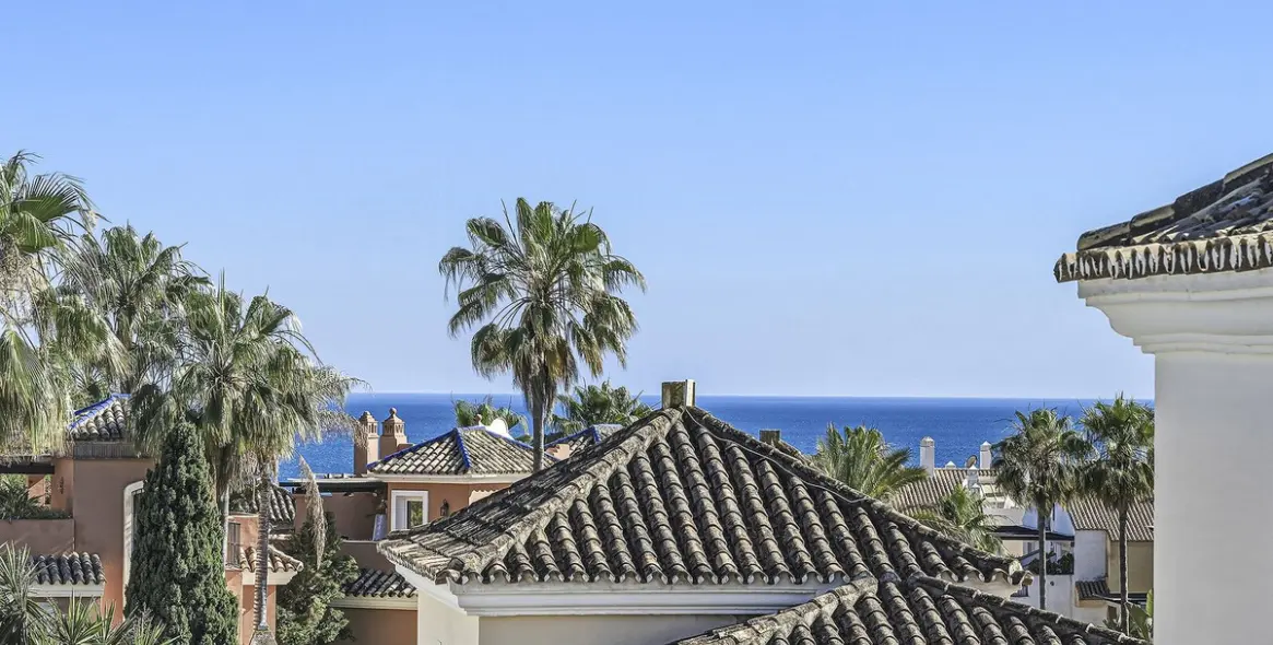 Продажа  отдельно стоящей виллы в Bahía de Marbella 35
