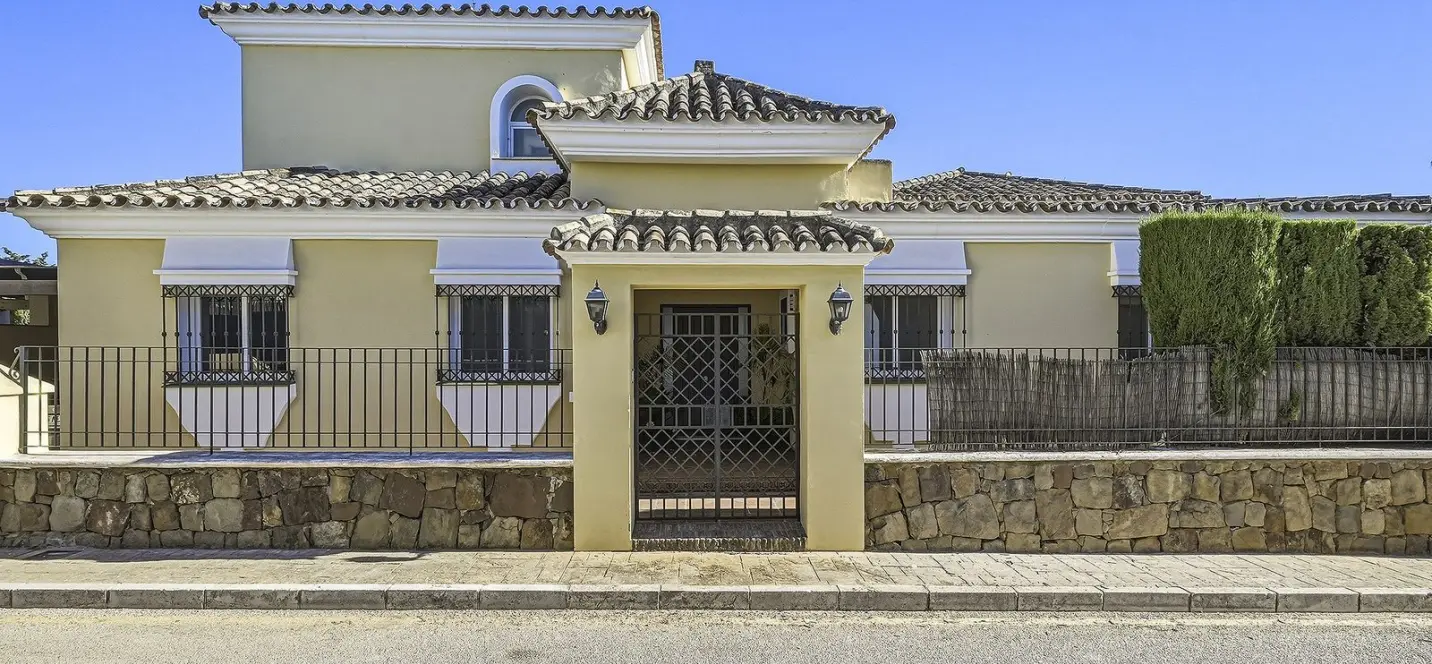 Sale of detached villa in Bahía de Marbella 0