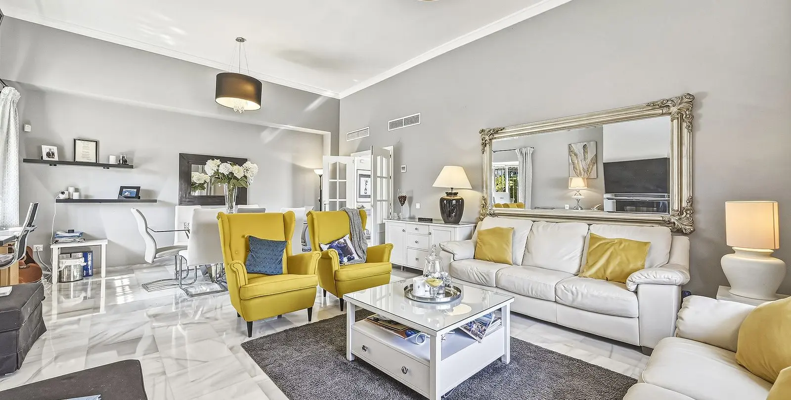 Sale of detached villa in Bahía de Marbella 3