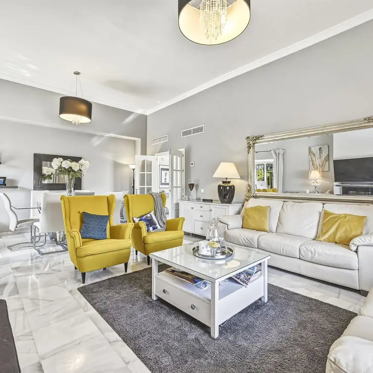 Sale of detached villa in Bahía de Marbella