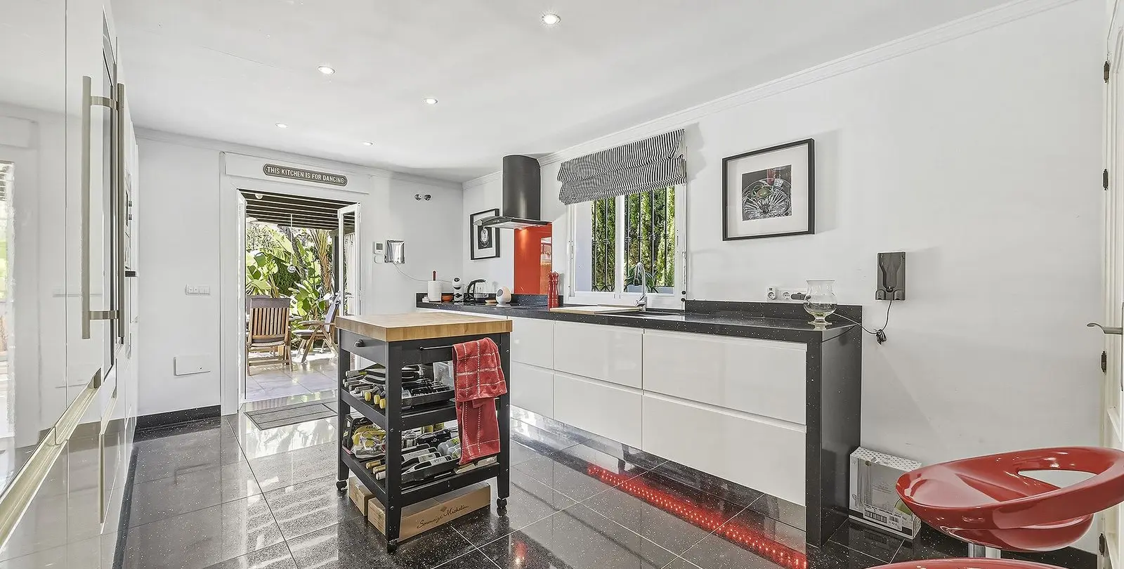 Sale of detached villa in Bahía de Marbella 4