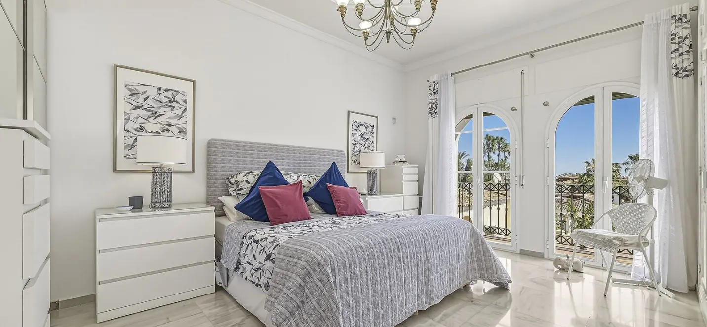 Sale of detached villa in Bahía de Marbella 4