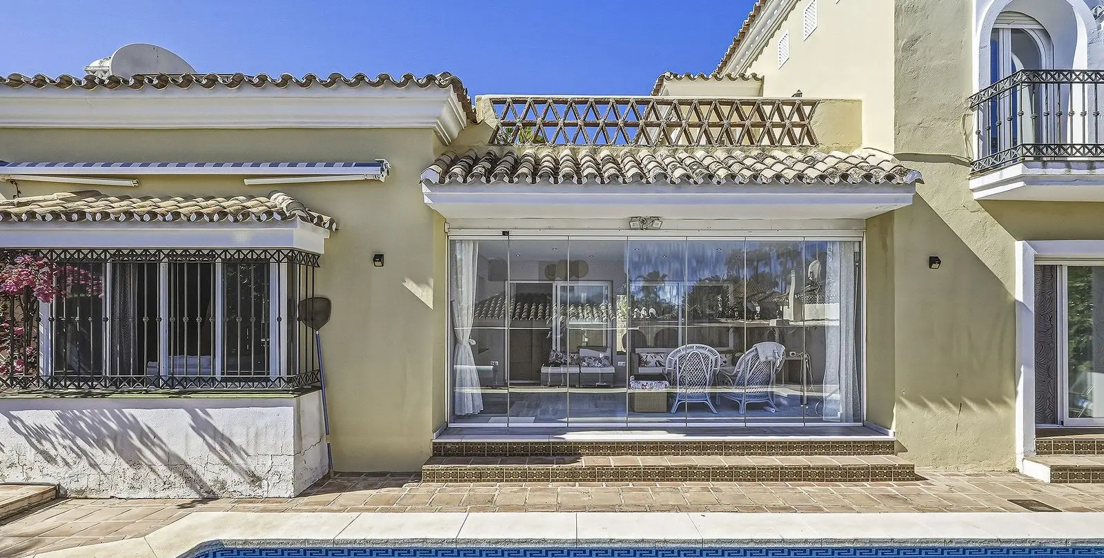 Sale of detached villa in Bahía de Marbella 9