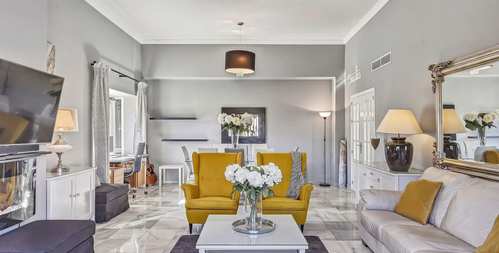 Sale of detached villa in Bahía de Marbella 12