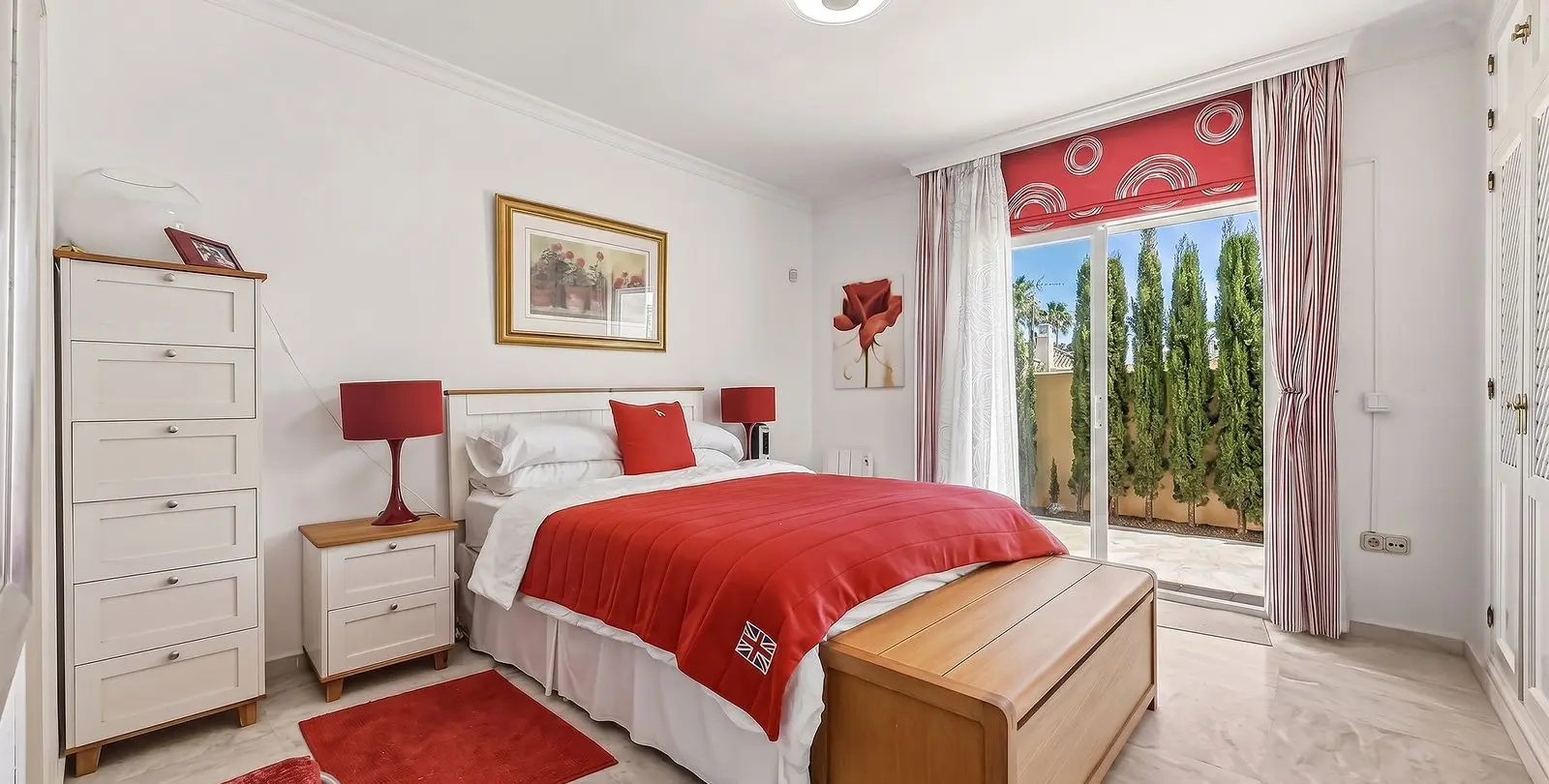 Sale of detached villa in Bahía de Marbella 24