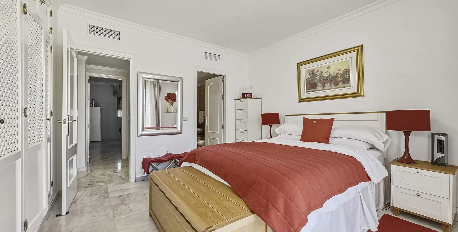 Sale of detached villa in Bahía de Marbella 25