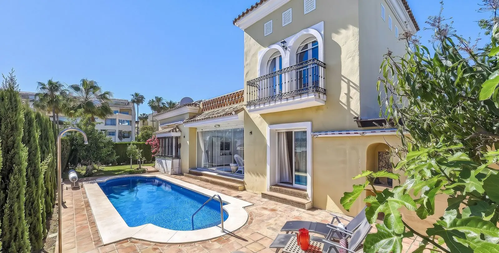 Sale of detached villa in Bahía de Marbella 26