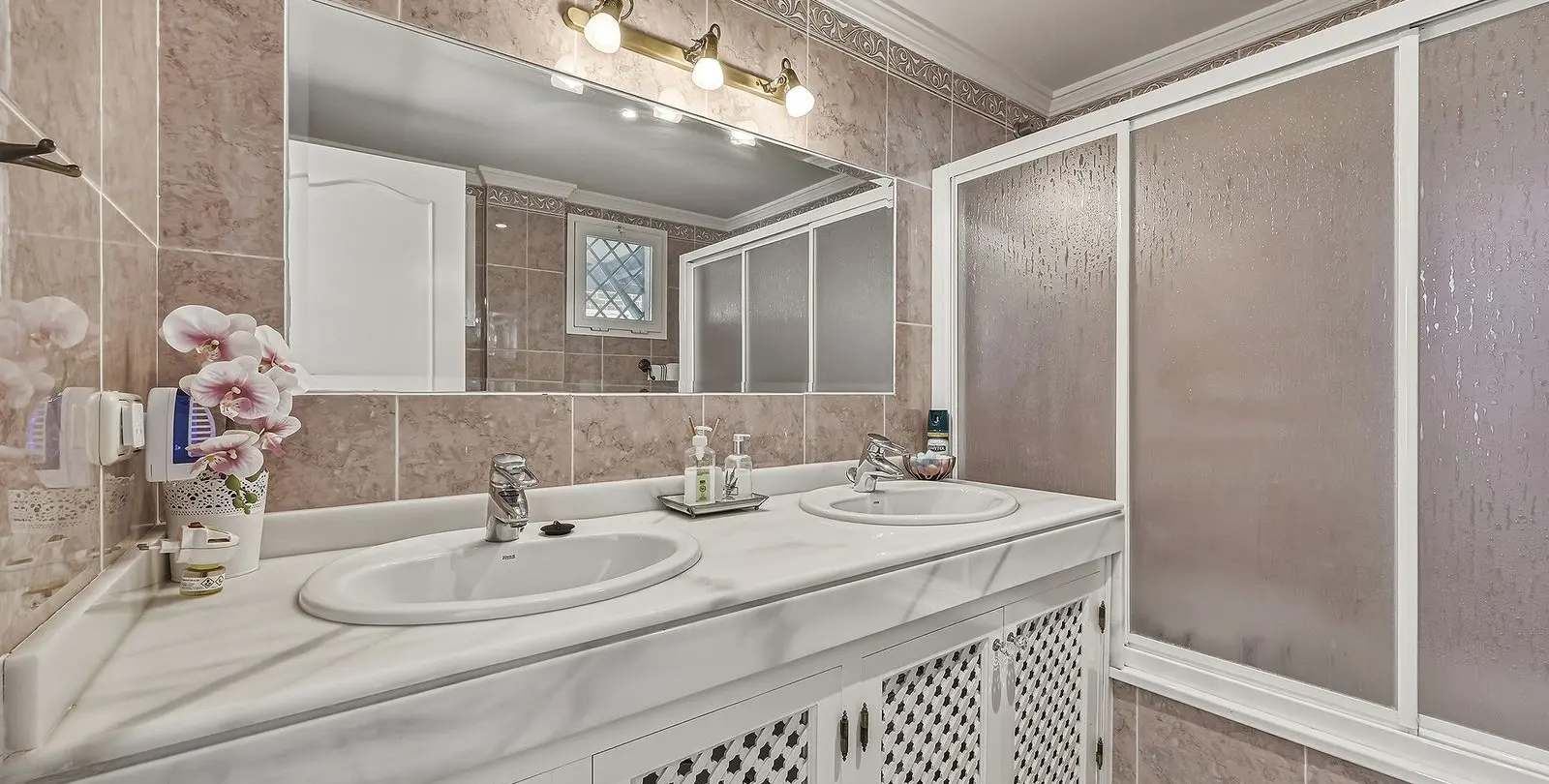 Sale of detached villa in Bahía de Marbella 27