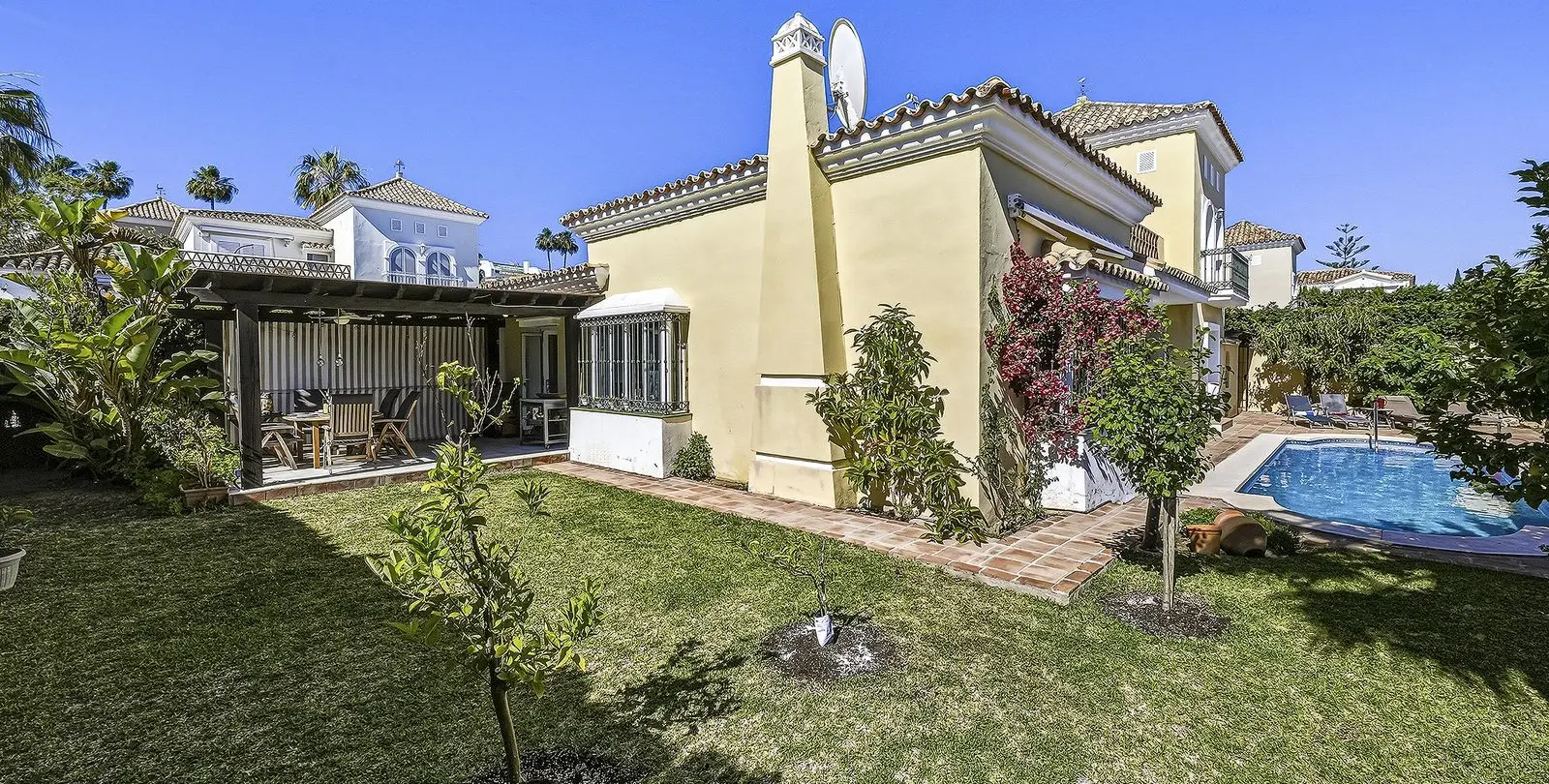 Sale of detached villa in Bahía de Marbella 28