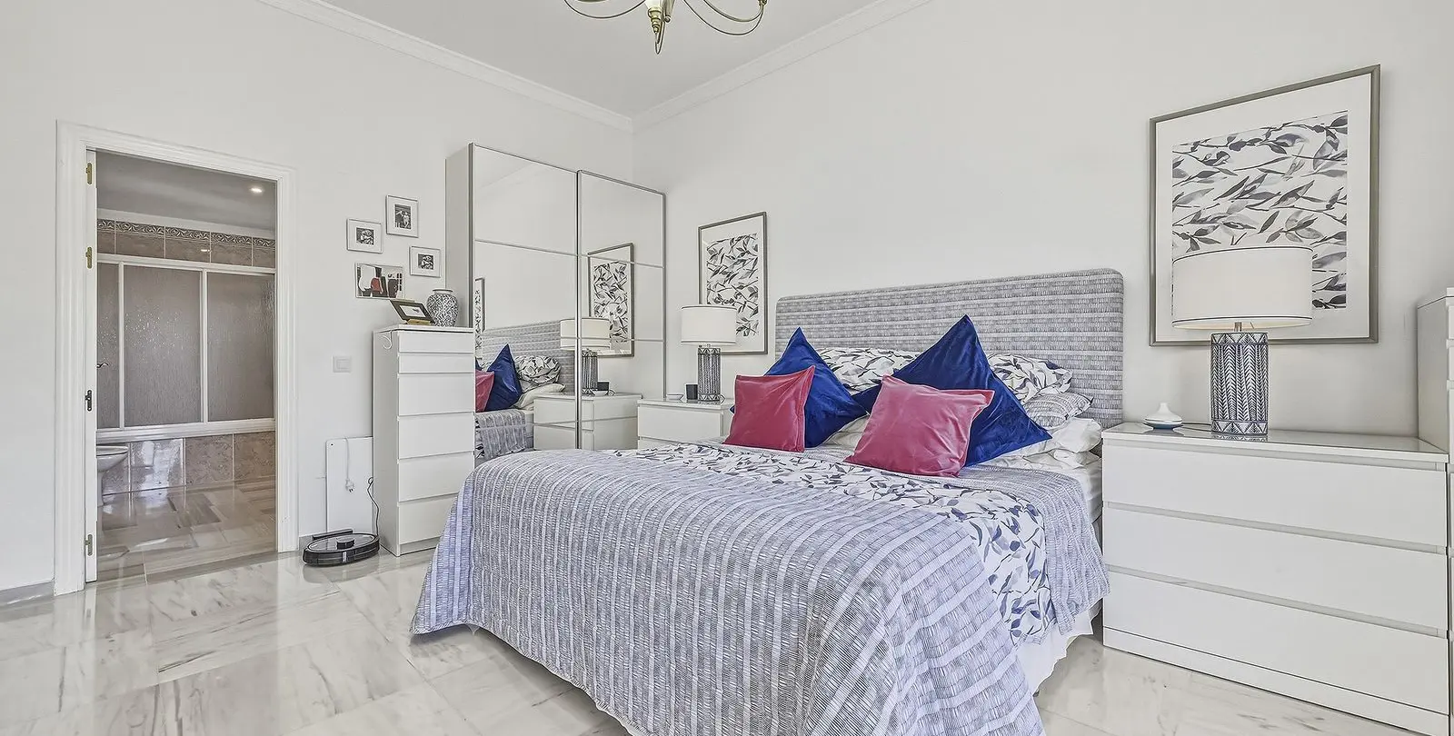 Sale of detached villa in Bahía de Marbella 32