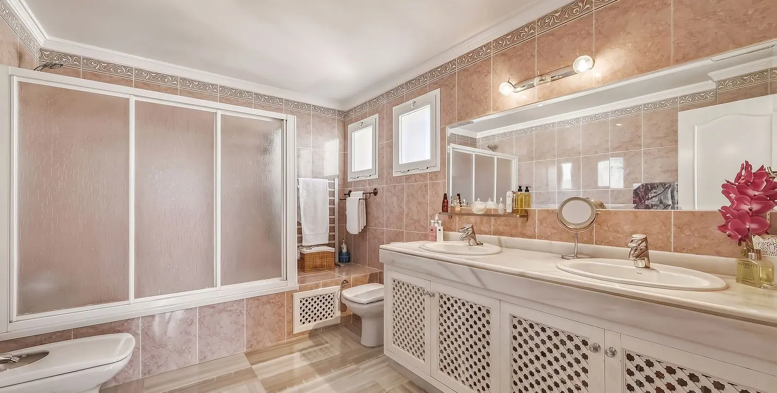 Sale of detached villa in Bahía de Marbella 37