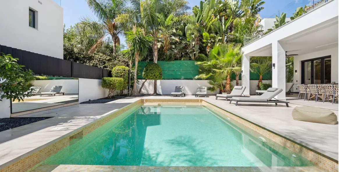 Venta de villa independiente en Marbesa 42