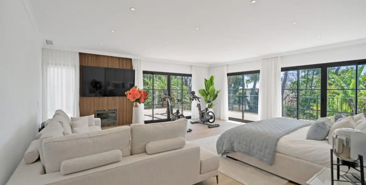 Sale of detached villa in Hacienda Las Chapas 17
