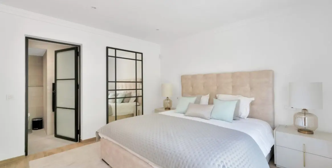 Sale of detached villa in Hacienda Las Chapas 27