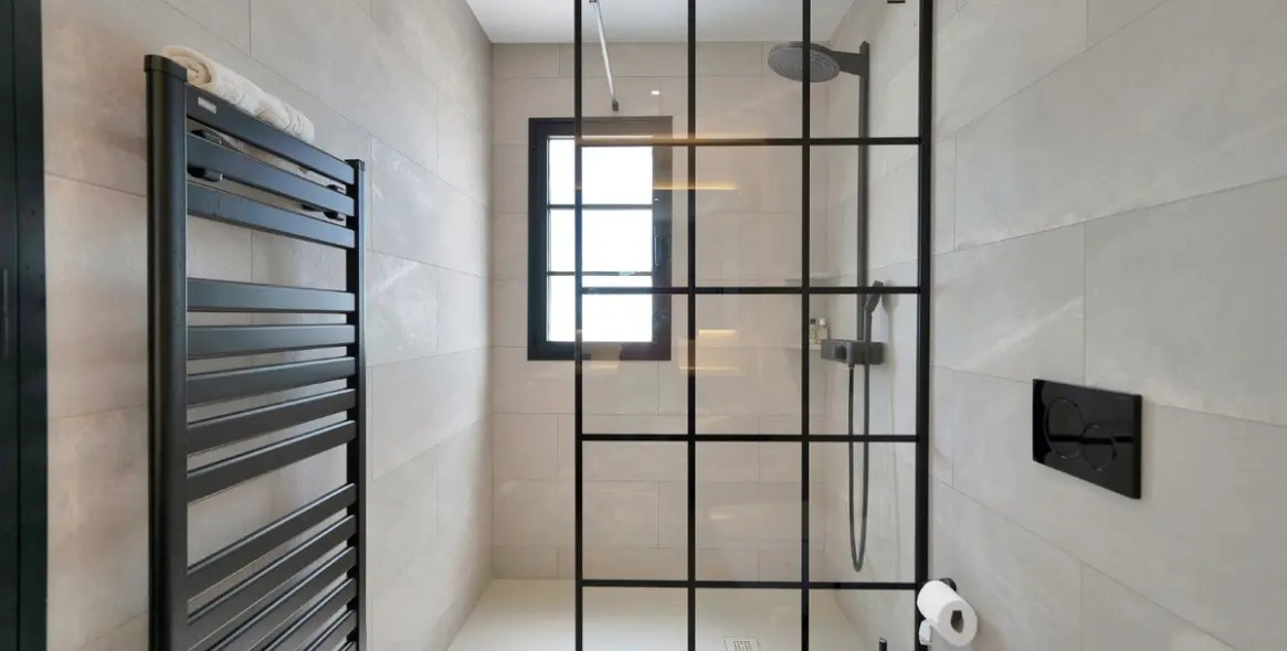 Sale of detached villa in Hacienda Las Chapas 32