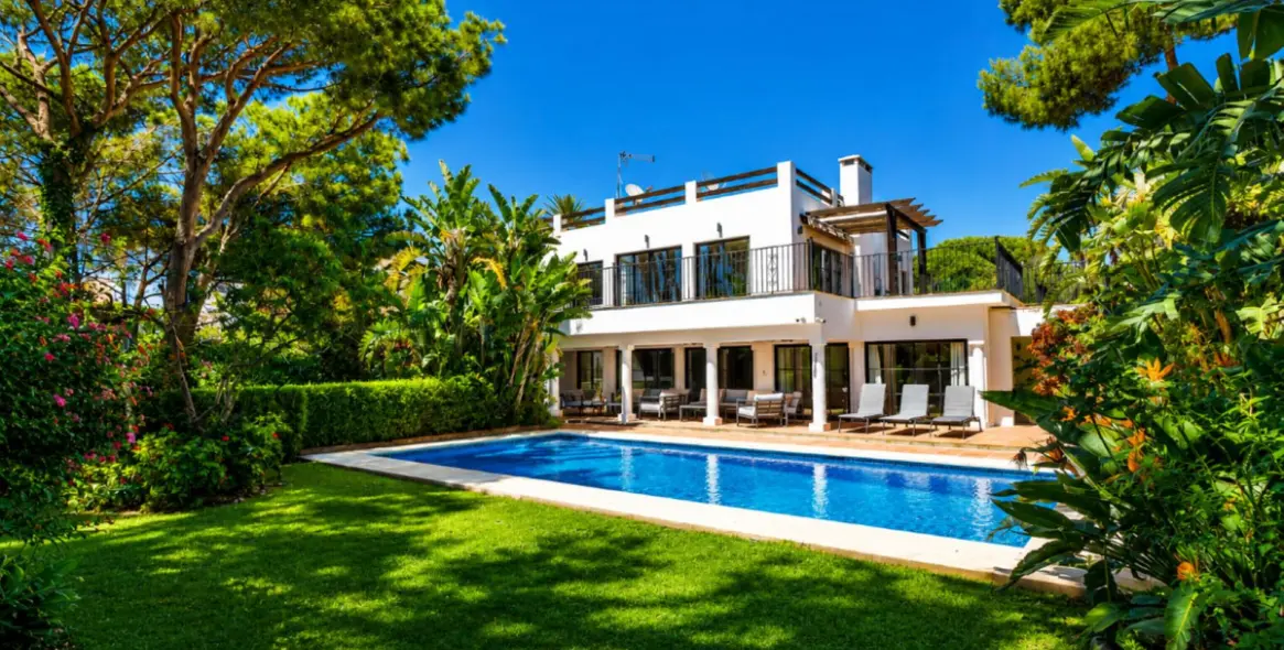Sale of detached villa in Hacienda Las Chapas 34