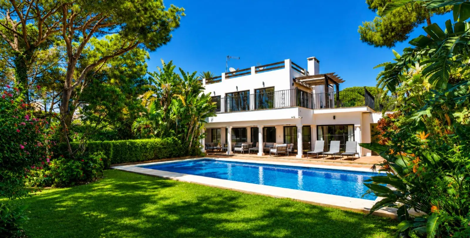 Venta de villa independiente en Hacienda Las Chapas 34