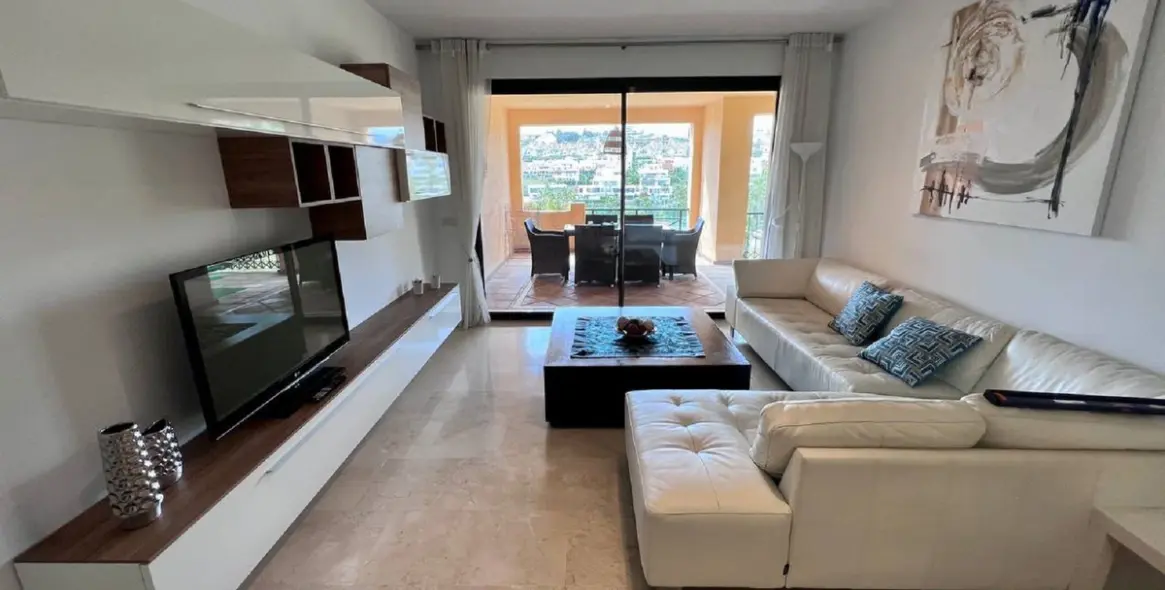 Long-term rent of middle floor apartment in El Paraiso 1