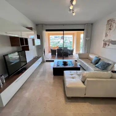 Long-term rent of middle floor apartment in El Paraiso