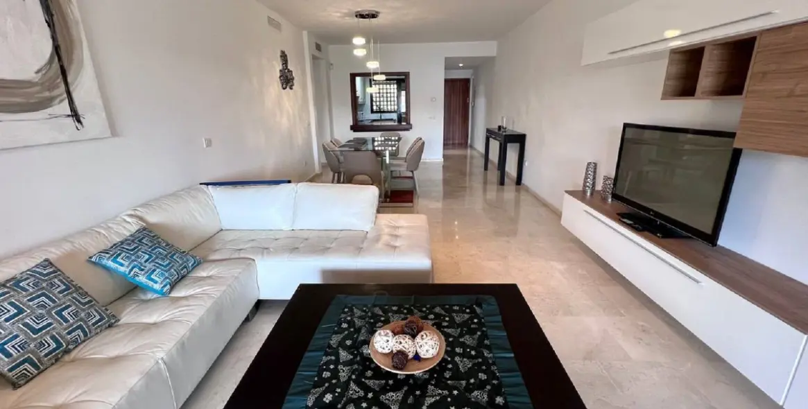 Long-term rent of middle floor apartment in El Paraiso 2