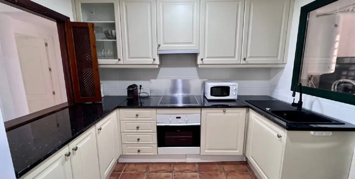 Long-term rent of middle floor apartment in El Paraiso 5