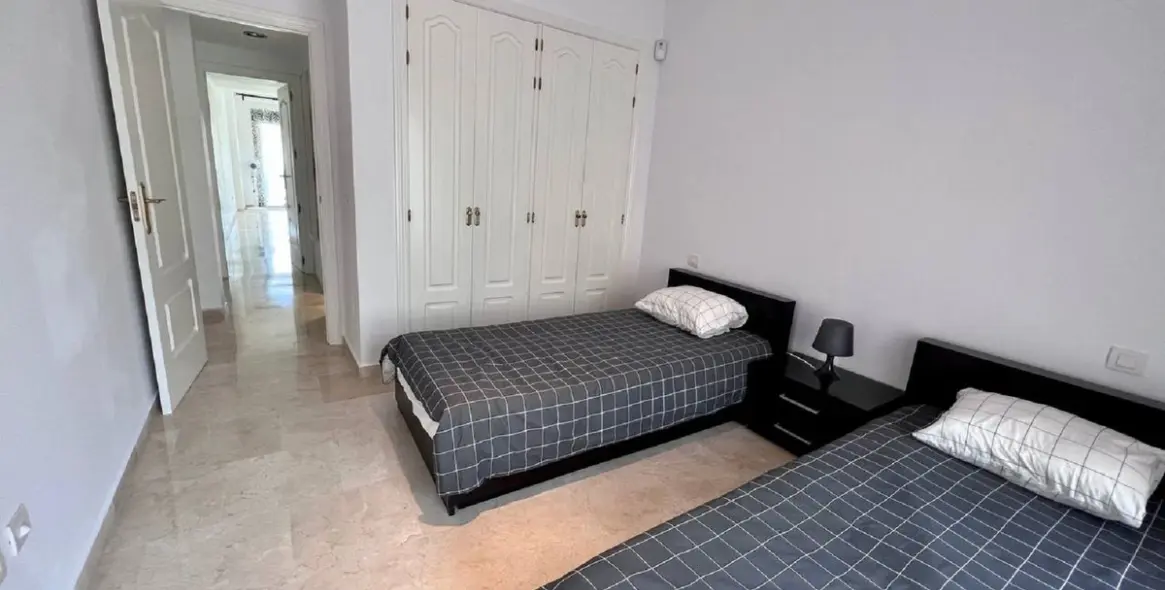 Long-term rent of middle floor apartment in El Paraiso 9